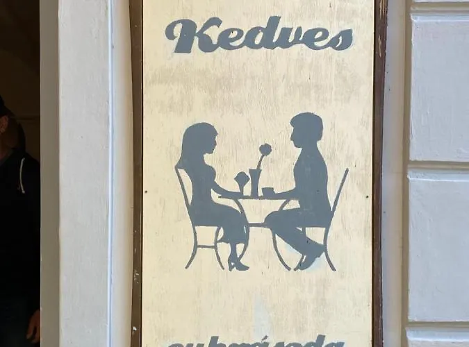 فندق مبيت وإفطار Kedves Vendeghaz بالاتونفوريد
